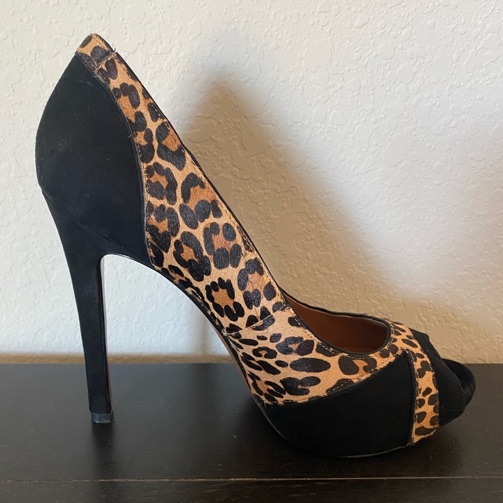 Never worn Nine West Peep-toe cheetah/black heels